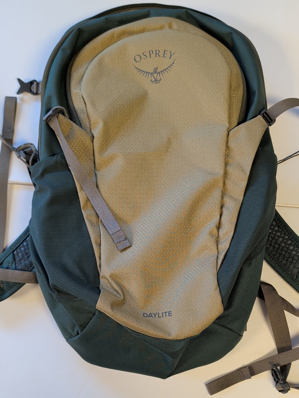 OSPREY Daylite 13 Daypack/Backpack in Olive/Tan NEW WITHOUT TAGS